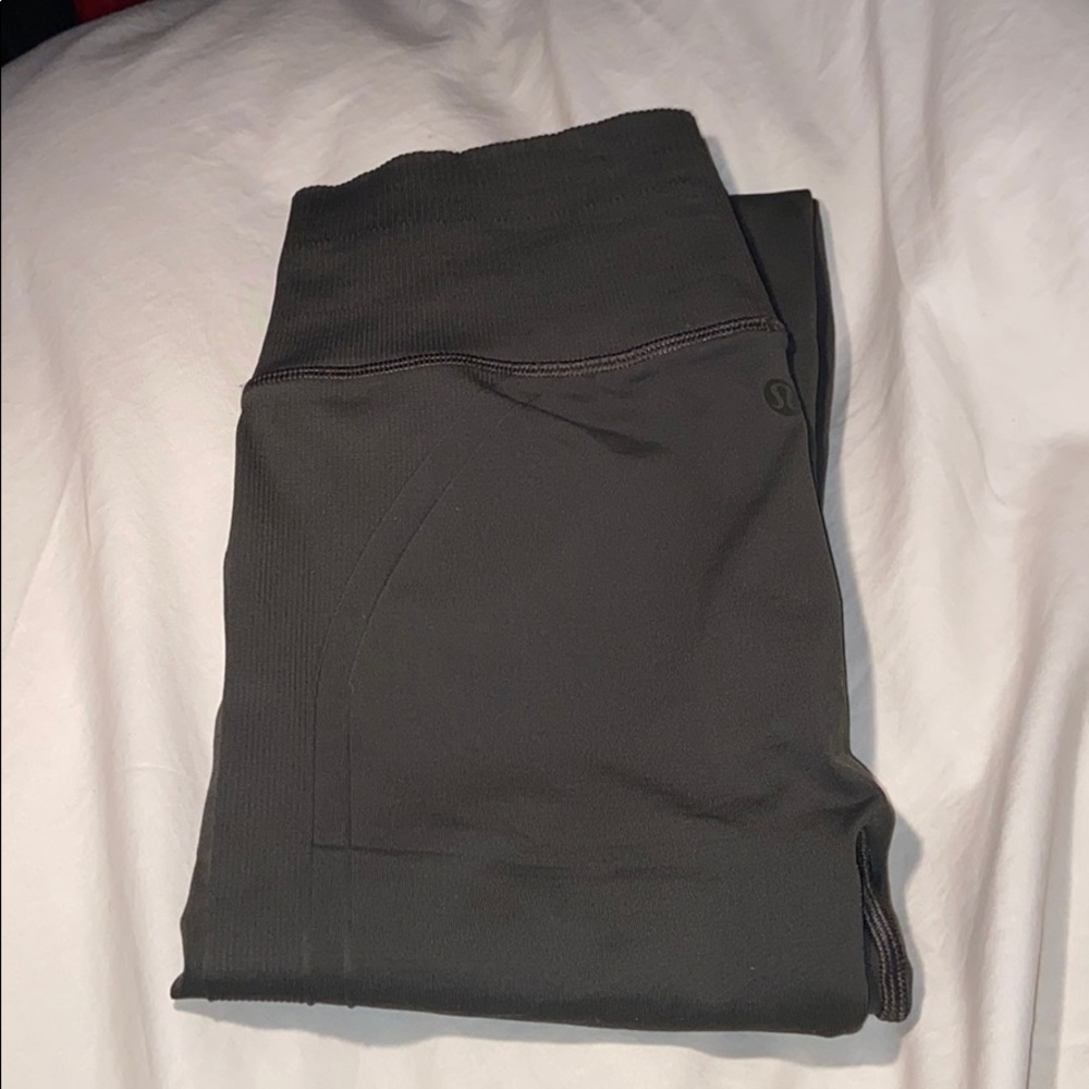 lulu lemon cropped leggings!!!!